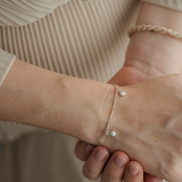 moedermelk armband dubbele hanger 2